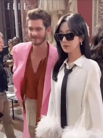 杨紫AndrewGarfield合影gif动态图_1