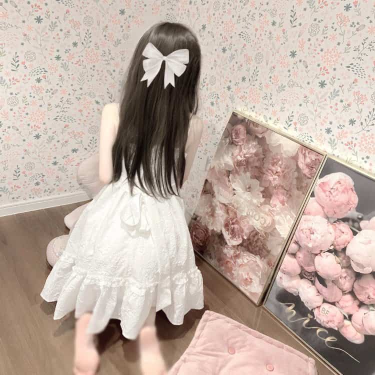 头顶戴白色蝴蝶结的女生背影头像 温柔女生真实照片头像图_9