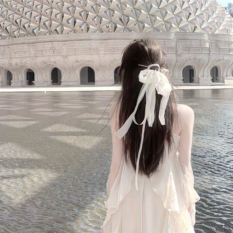 头顶戴白色蝴蝶结的女生背影头像 温柔女生真实照片头像图_12