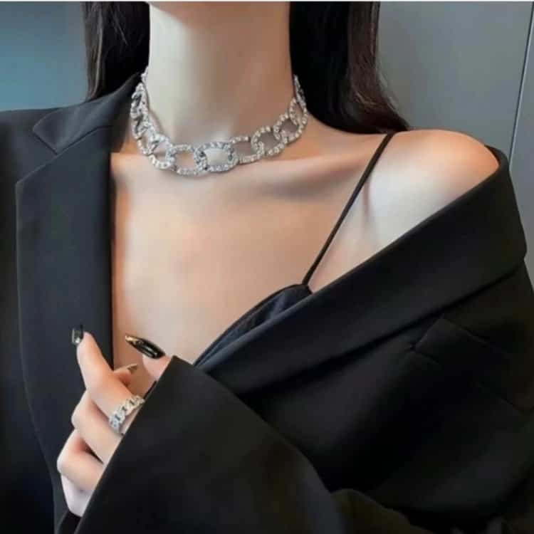 ins氛围感露锁骨女生真实照片微信头像 冷艳个性锁骨控御姐女头_29