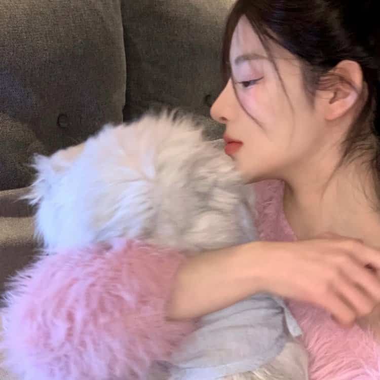 黑色长发纯欲女生微信头像 惊艳萝莉风又欲又撩的真人女头_2