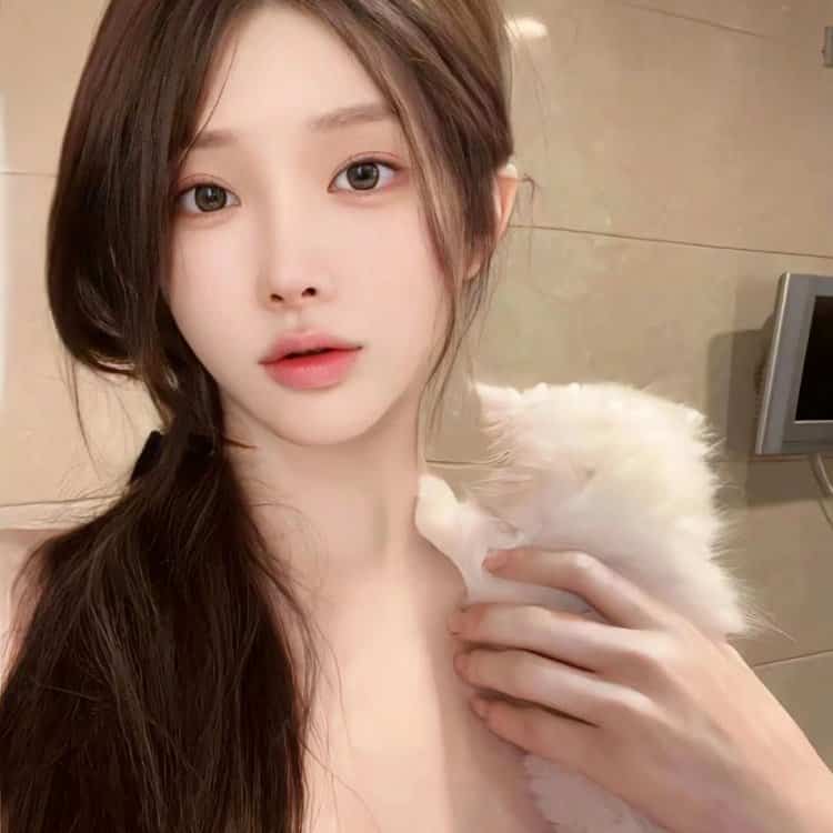 黑色长发纯欲女生微信头像 惊艳萝莉风又欲又撩的真人女头_5