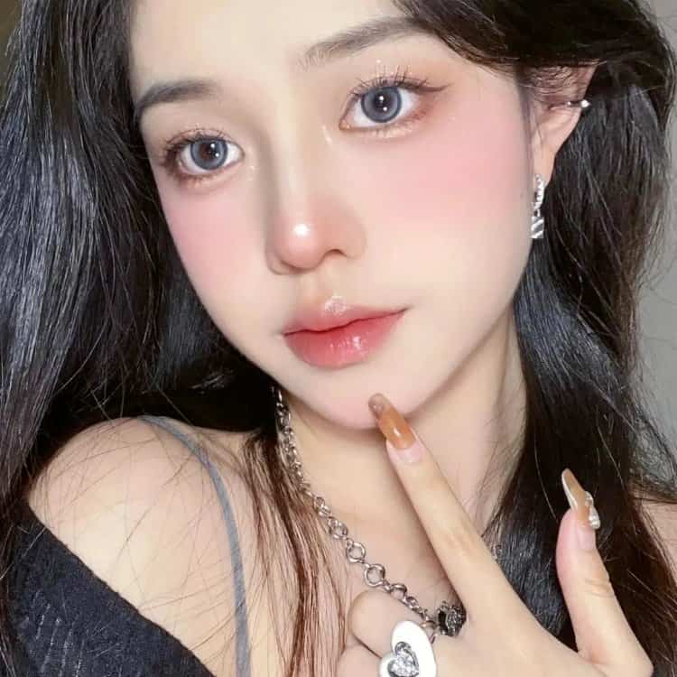 黑色长发纯欲女生微信头像 惊艳萝莉风又欲又撩的真人女头_6
