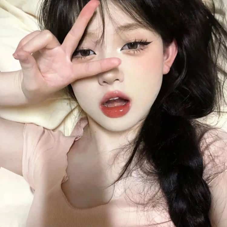 可爱女孩吐舌头真人微信头像 小姐姐吐舌头头像_8