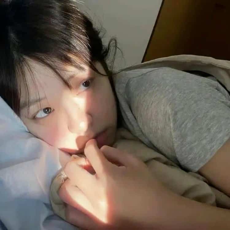 黑色长发纯欲女生微信头像 惊艳萝莉风又欲又撩的真人女头_10