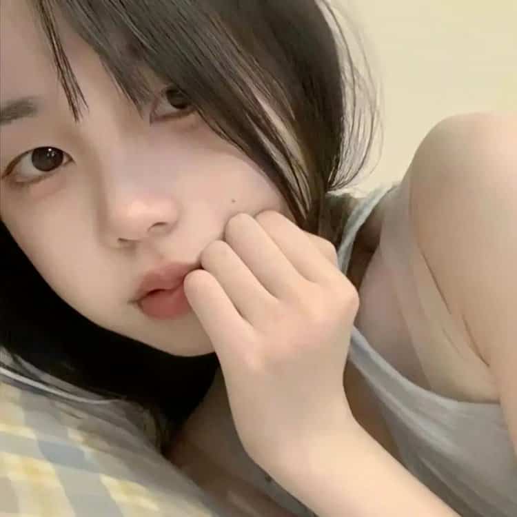 黑色长发纯欲女生微信头像 惊艳萝莉风又欲又撩的真人女头_11