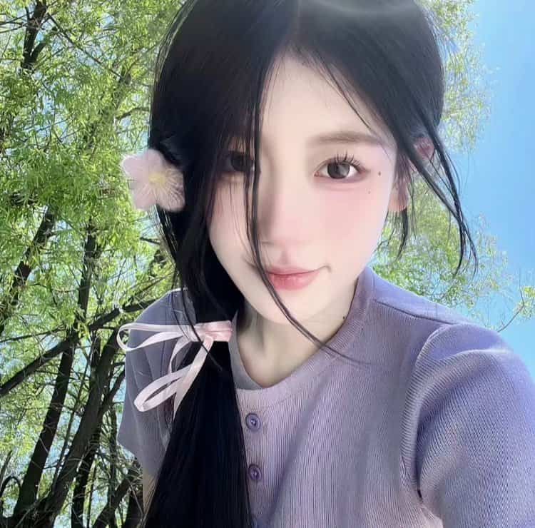 黑色长发纯欲女生微信头像 惊艳萝莉风又欲又撩的真人女头_21