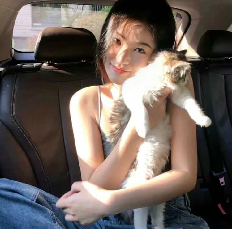 黑色长发纯欲女生微信头像 惊艳萝莉风又欲又撩的真人女头_22