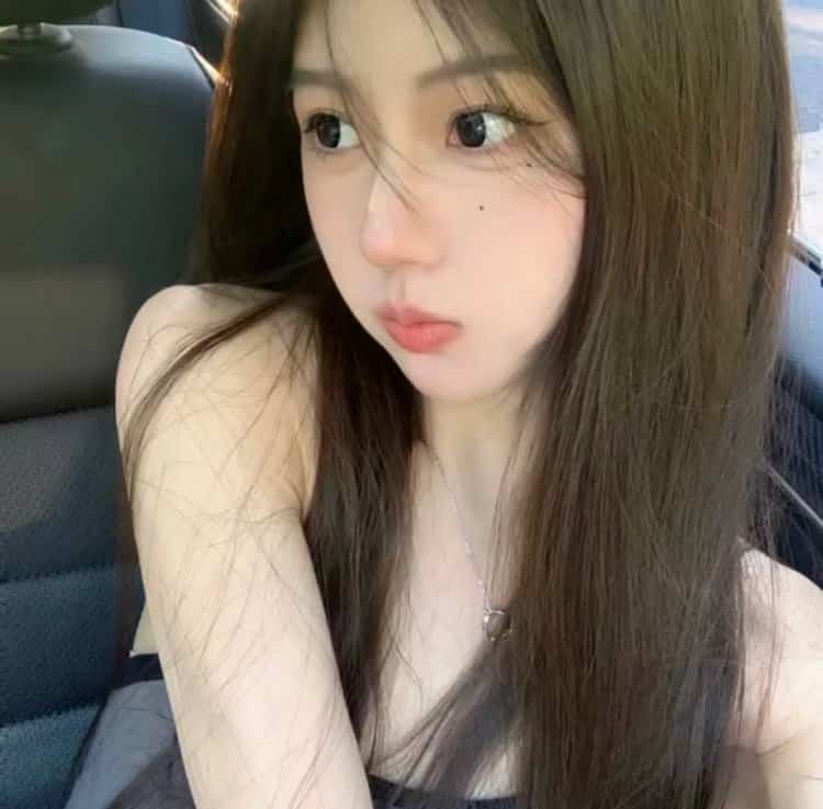 黑色长发纯欲女生微信头像 惊艳萝莉风又欲又撩的真人女头_28