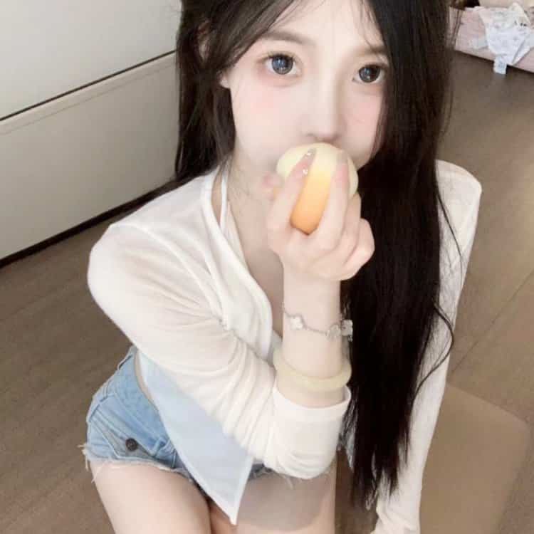 黑色长发纯欲女生微信头像 惊艳萝莉风又欲又撩的真人女头_29