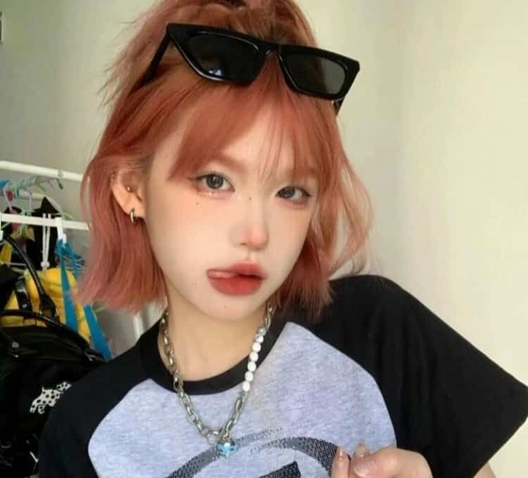 可爱女孩吐舌头真人微信头像 小姐姐吐舌头头像_7