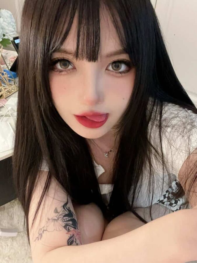 可爱女孩吐舌头真人微信头像 小姐姐吐舌头头像_11