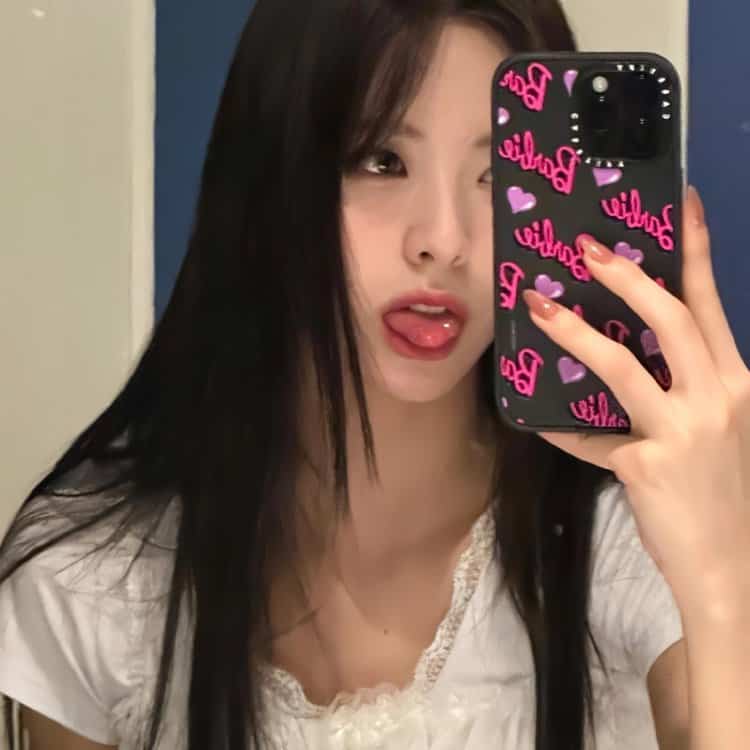 可爱女孩吐舌头真人微信头像 小姐姐吐舌头头像_13