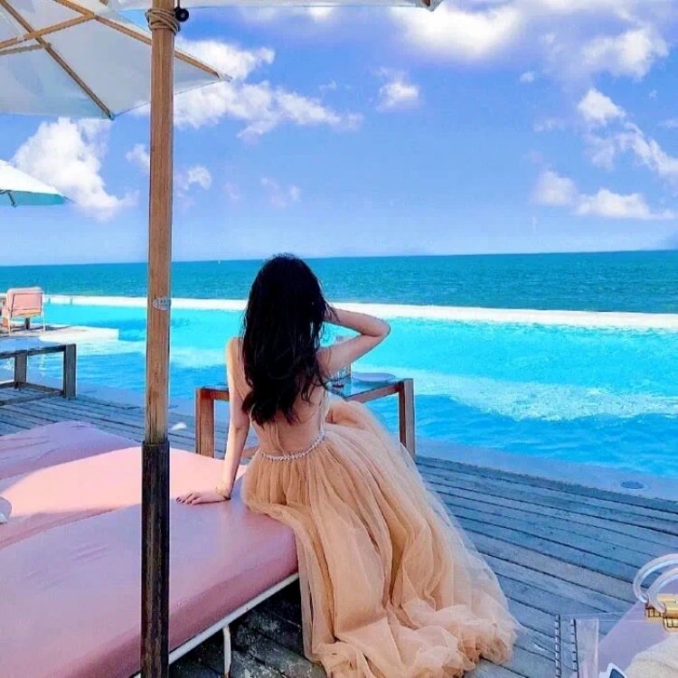 海边露背装女生唯美背影微信头像 绝美风景气质女生真人头像_2