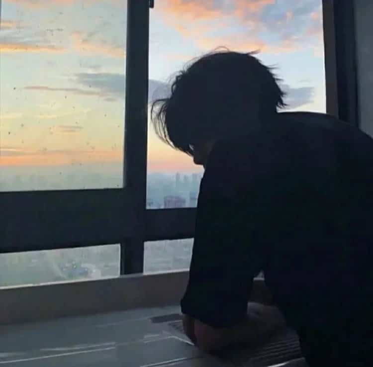 emo伤感高级感男生头像 孤独感拉满的男人微信头像_11
