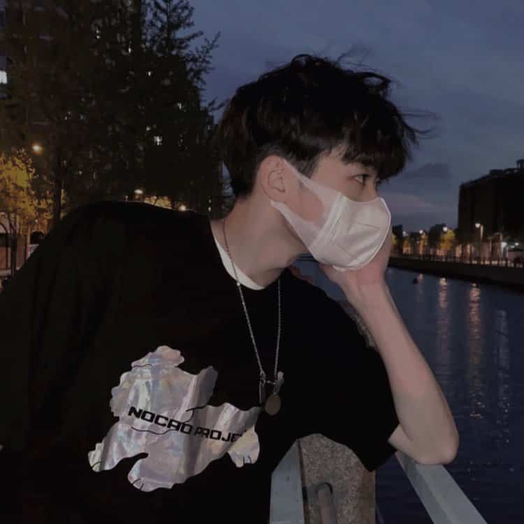 emo伤感高级感男生头像 孤独感拉满的男人微信头像_20
