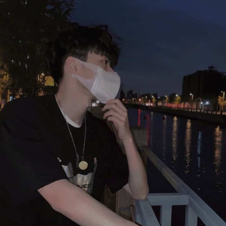 emo伤感高级感男生头像 孤独感拉满的男人微信头像_23