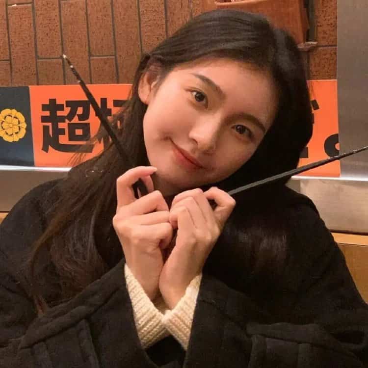 适合秋天的清冷氛围感女生头像 一看就让人心疼的真人森系女头_3
