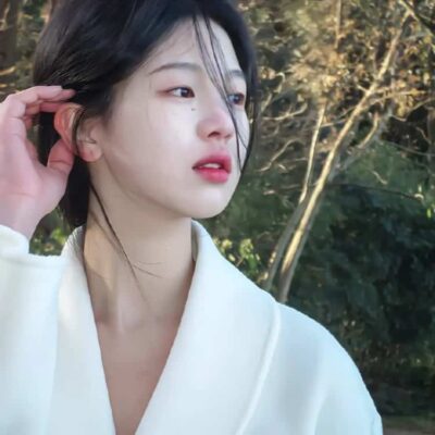 适合秋天的清冷氛围感女生头像 一看就让人心疼的真人森系女头