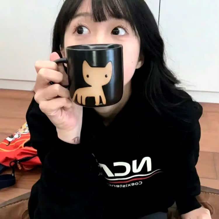 适合秋天的清冷氛围感女生头像 一看就让人心疼的真人森系女头_12