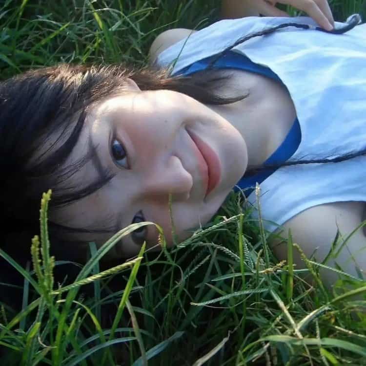 适合秋天的清冷氛围感女生头像 一看就让人心疼的真人森系女头_13