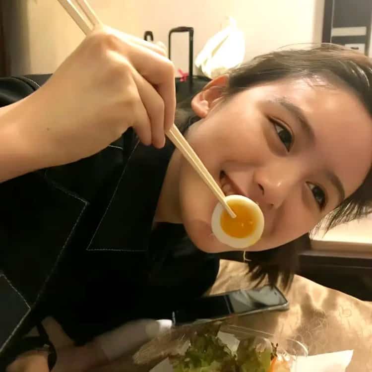 适合秋天的清冷氛围感女生头像 一看就让人心疼的真人森系女头_15