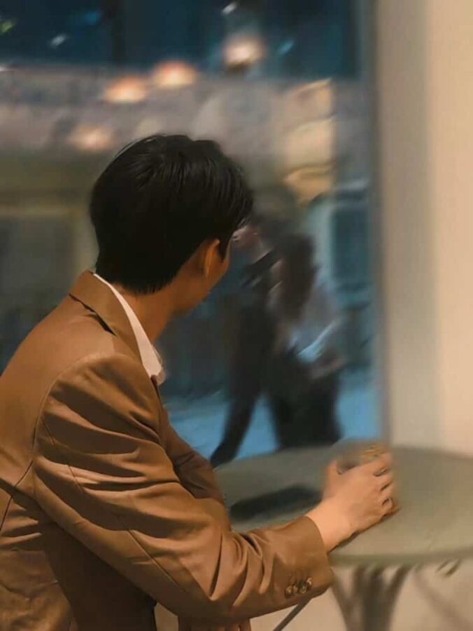 遗憾又意难平的失恋伤感男头 男生看着她和别人走在一起_11