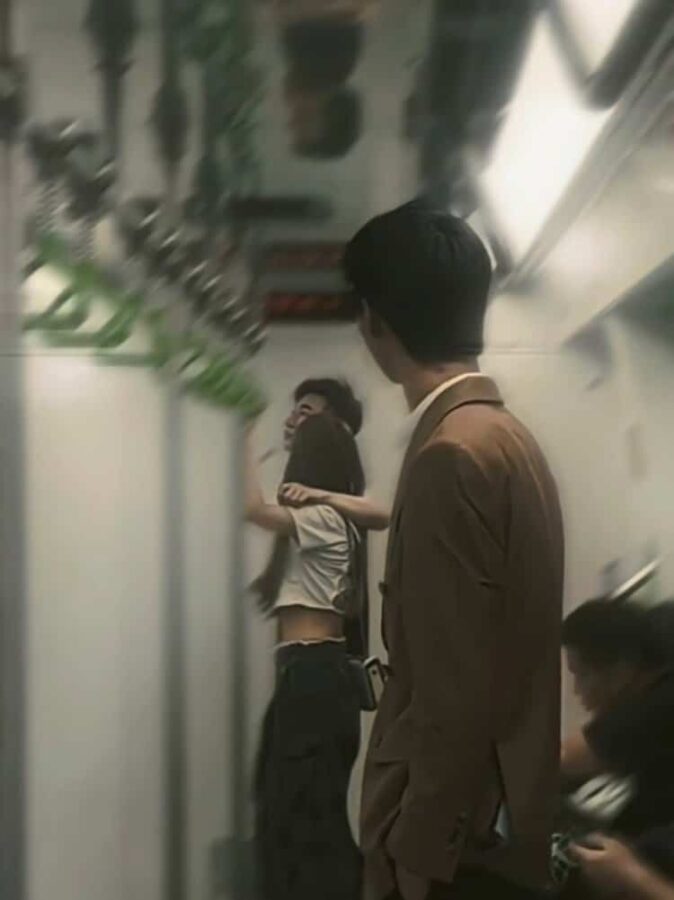 遗憾又意难平的失恋伤感男头 男生看着她和别人走在一起_13