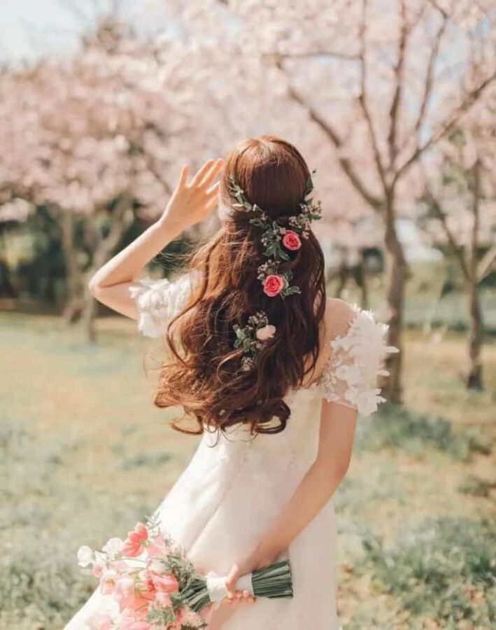 手捧花拍照不露脸女生头像 拿花挡脸真人女头神秘感十足_15