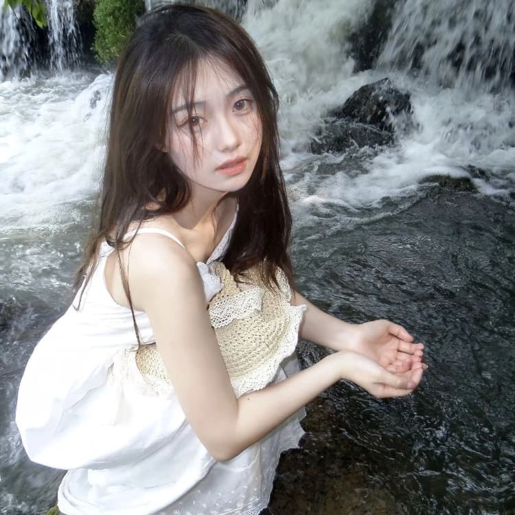 温柔干净且惊艳的头像女，温柔到爆的神仙头像女_1