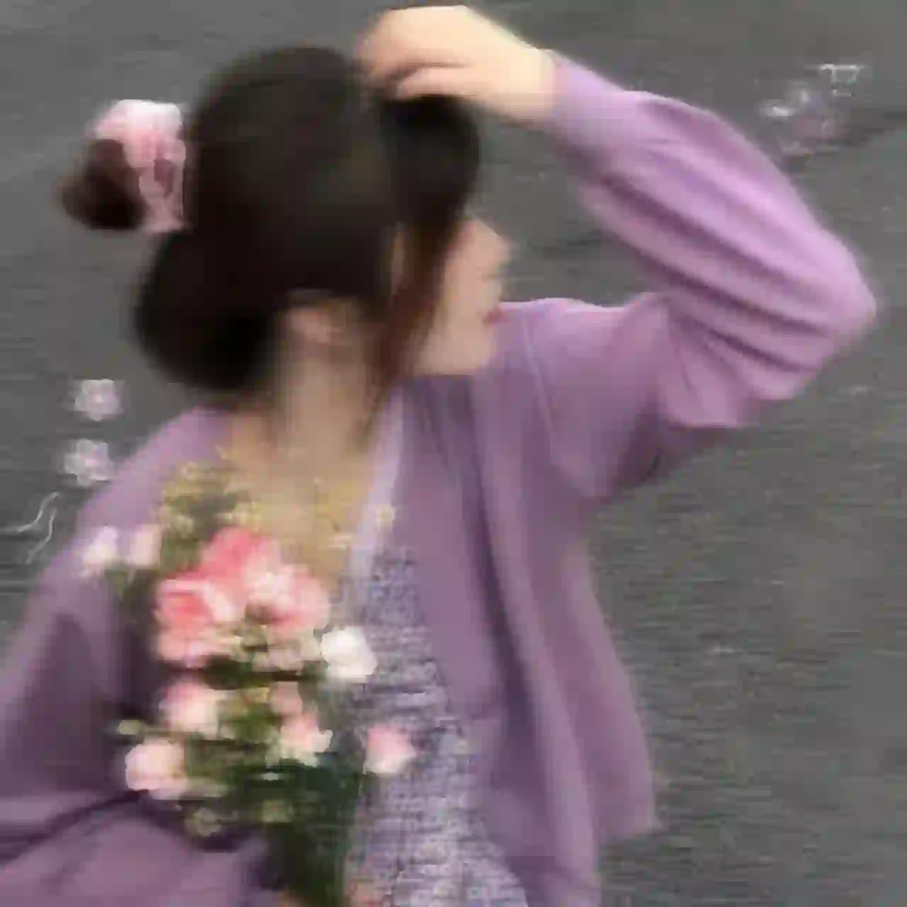 氛围感复古玫瑰模糊女生头像图片_4