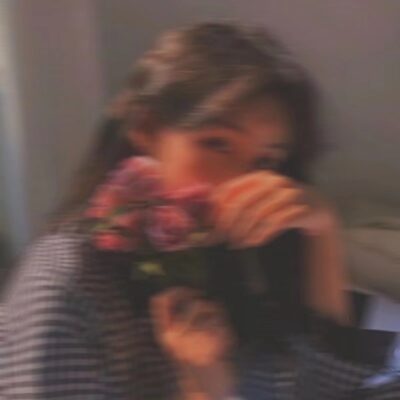 氛围感复古玫瑰模糊女生头像图片