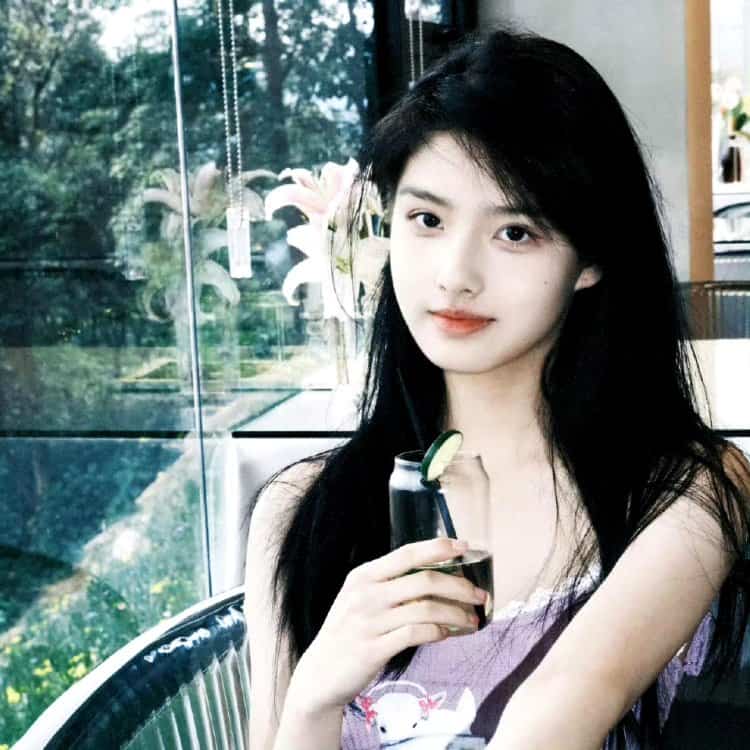 05后女明星艾米氛围感女生头像 为有暗香来丫鬟千芷可爱微信头像_2