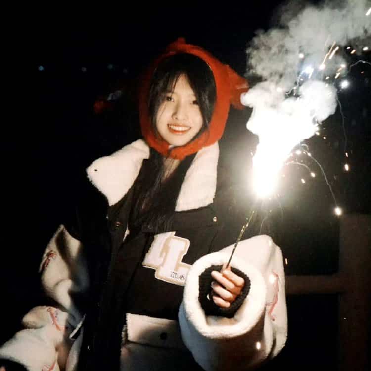 05后女明星艾米氛围感女生头像 为有暗香来丫鬟千芷可爱微信头像_6