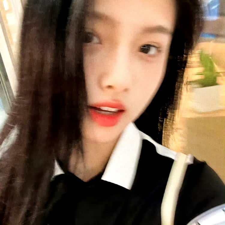 05后女明星艾米氛围感女生头像 为有暗香来丫鬟千芷可爱微信头像_11