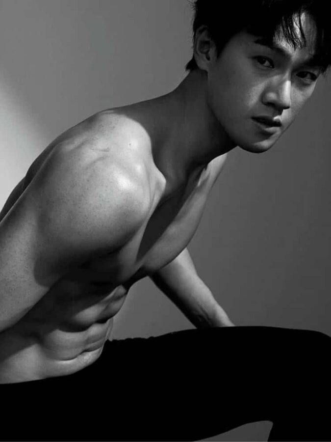 李昀锐小林性感腹肌照微信头像 好身材的男明星真人男头_3