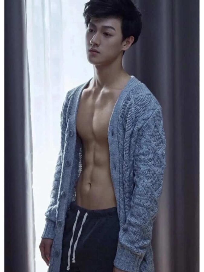 李昀锐小林性感腹肌照微信头像 好身材的男明星真人男头_12