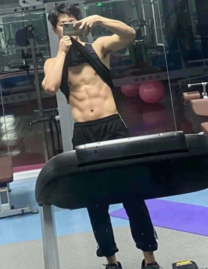 李昀锐小林性感腹肌照微信头像 好身材的男明星真人男头_13