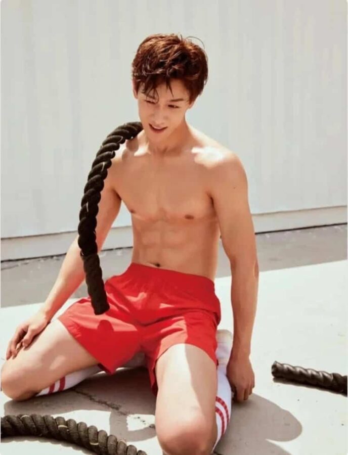 李昀锐小林性感腹肌照微信头像 好身材的男明星真人男头_14