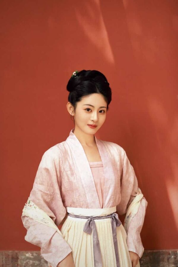 甜美少女古风汉服女头 为有暗香来牧遥赵晴古装微信头像_4