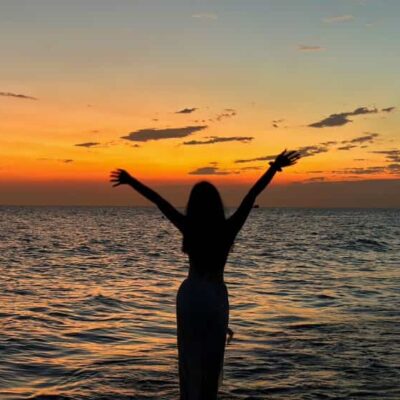 秋冬清冷氛围感海边落日情侣头像 唯美夕阳真人情头男女各一张