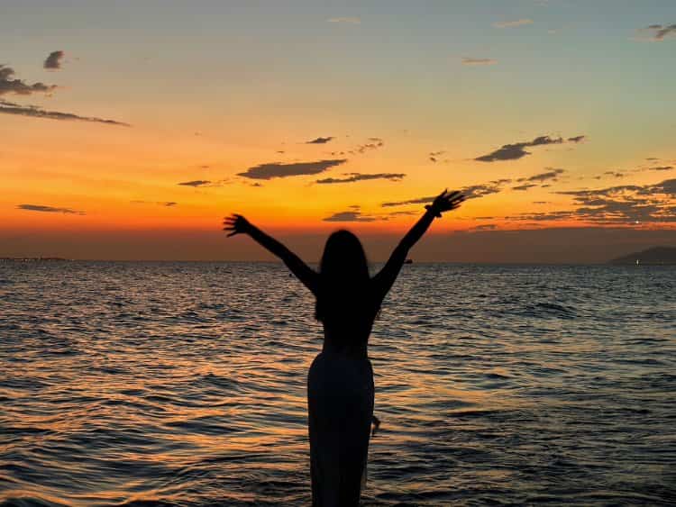 秋冬清冷氛围感海边落日情侣头像 唯美夕阳真人情头男女各一张_7