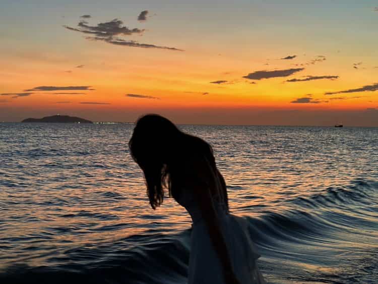 秋冬清冷氛围感海边落日情侣头像 唯美夕阳真人情头男女各一张_11