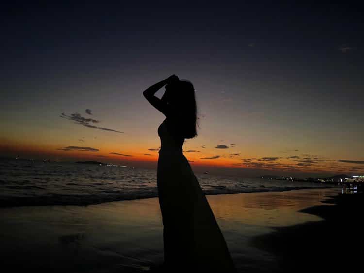 秋冬清冷氛围感海边落日情侣头像 唯美夕阳真人情头男女各一张_9