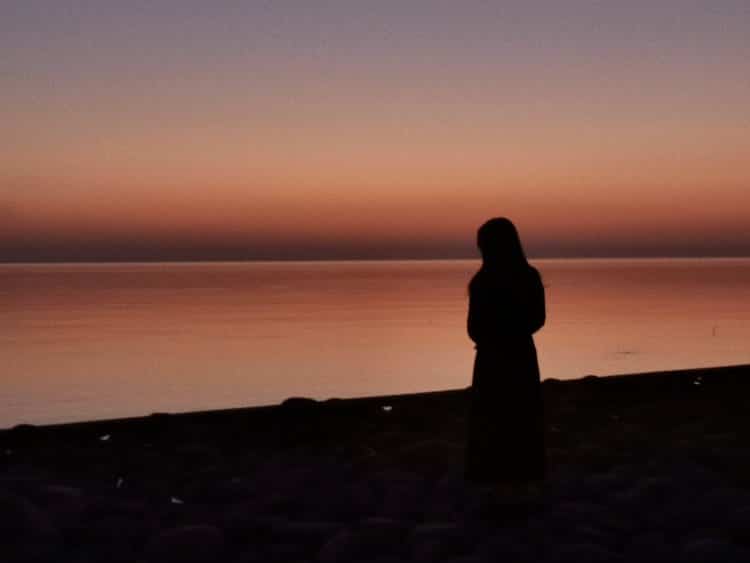 秋冬清冷氛围感海边落日情侣头像 唯美夕阳真人情头男女各一张_5