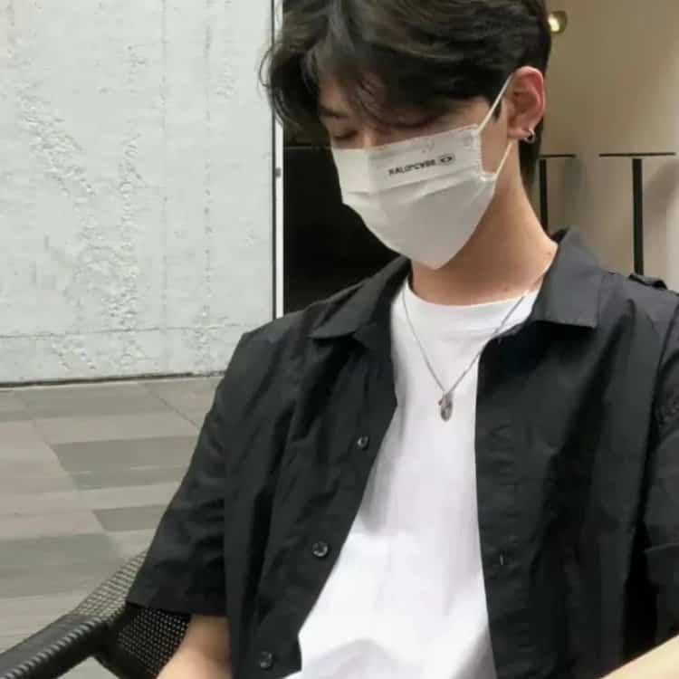 温柔清冷感忧郁男生头像 ins高级孤独感真人男头_8