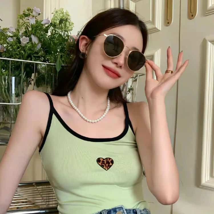 适合长期不换的真人女头 温柔娇小女孩专属干净微信头像_1