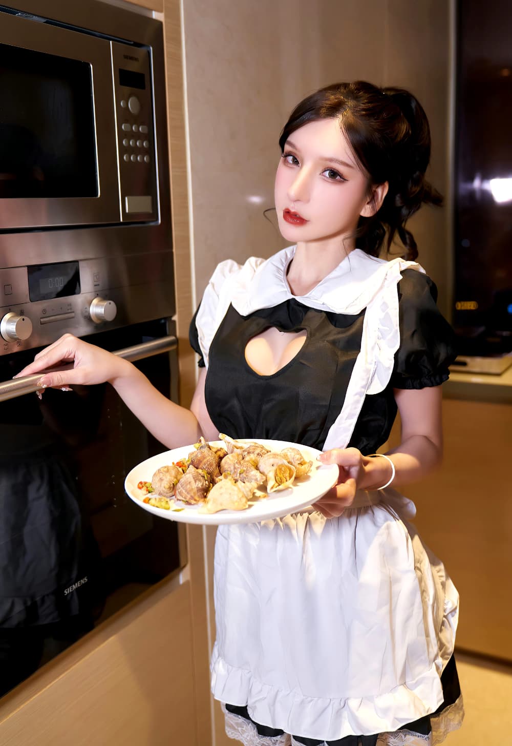 平面模特周于希女仆装图片_3