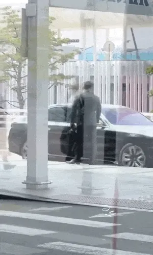 感觉权志龙要变异了gif动态图，权志龙磕药后诡异动态图_2