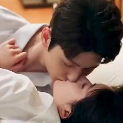 男的抱着女的睡觉能忍住吗?男人的嘴骗人的鬼！